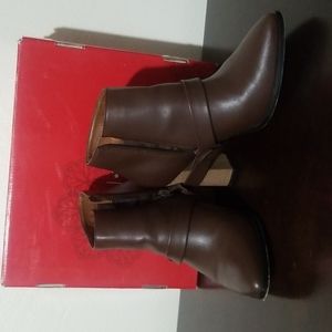 Andrea brown boots size 7